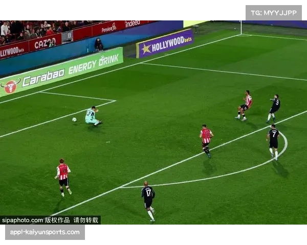 帕乔头球破门引爆巴黎攻势 扎巴尔尼红牌下场助攻勒沃库森崩溃