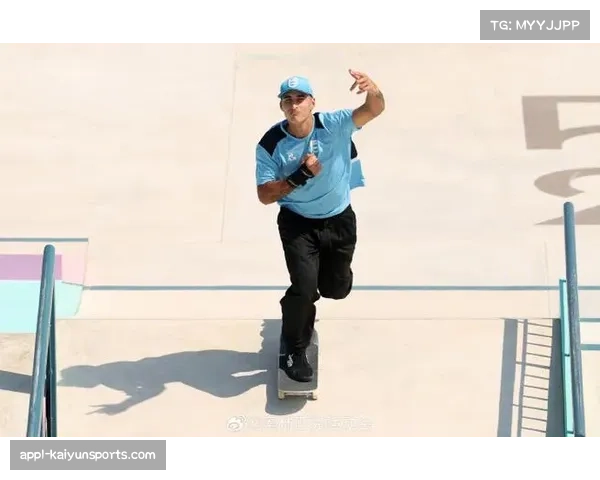 12岁王腾赫滑板男子街式摘银，北京队实现奖牌突破