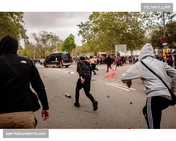 巴萨加强客队看台安保,针对欧冠主场极端球迷行为